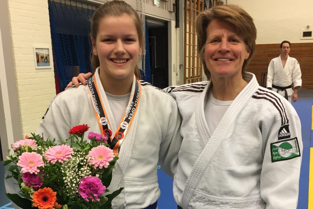 Esmé Scherrenberg gehuldigd vanwege haar prestatie op het internationale Espoir toernooi