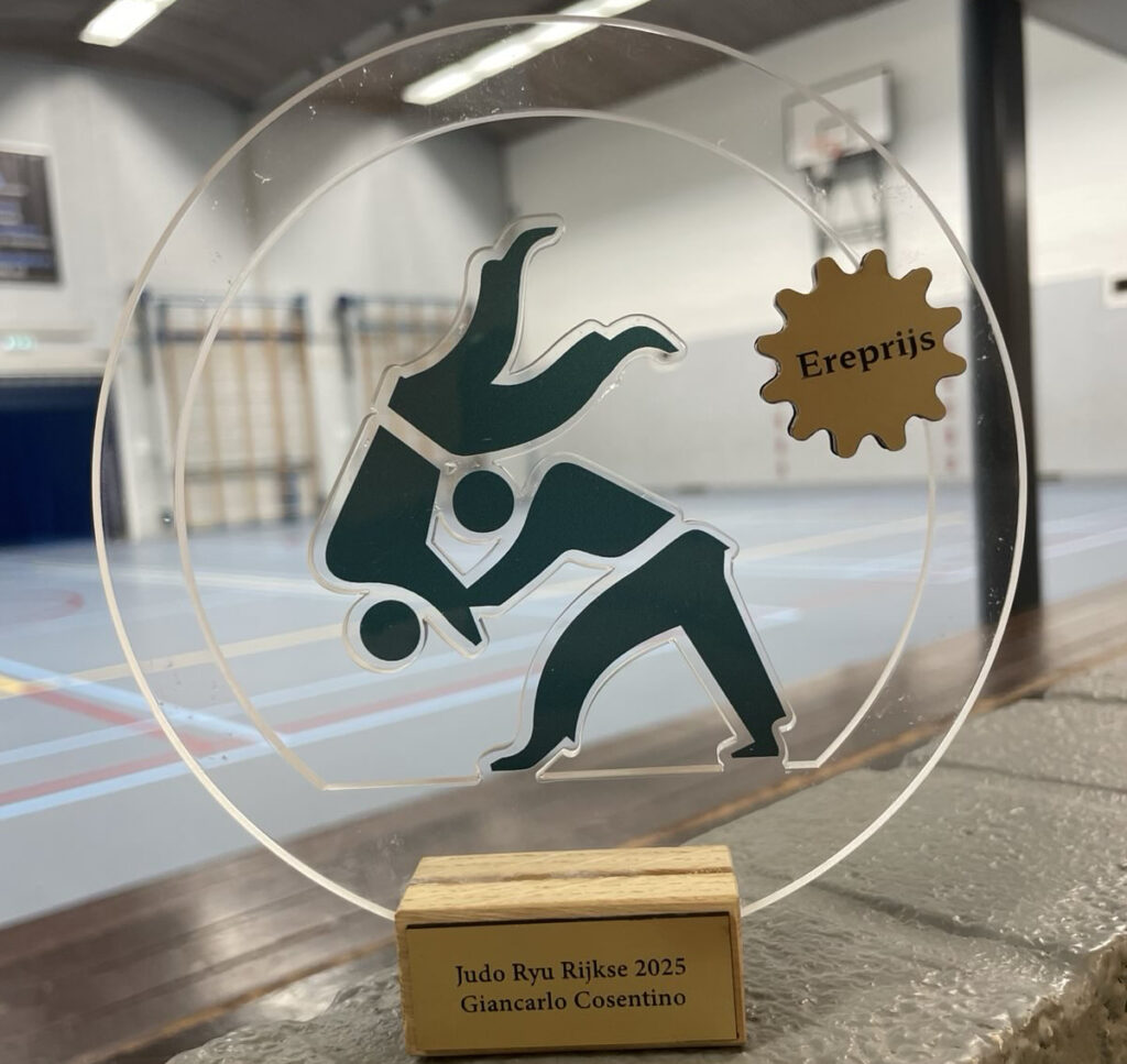 Giancarlo Cosentino ontvangt ereprijs vanwege verdienste voor de club